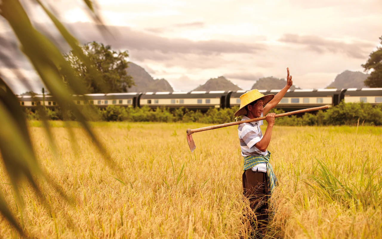 T&agrave;u du lịch hạng sang Seven Stars nổi tiếng với sự xa xỉ v&agrave; chất lượng phục vụ đẳng cấp.