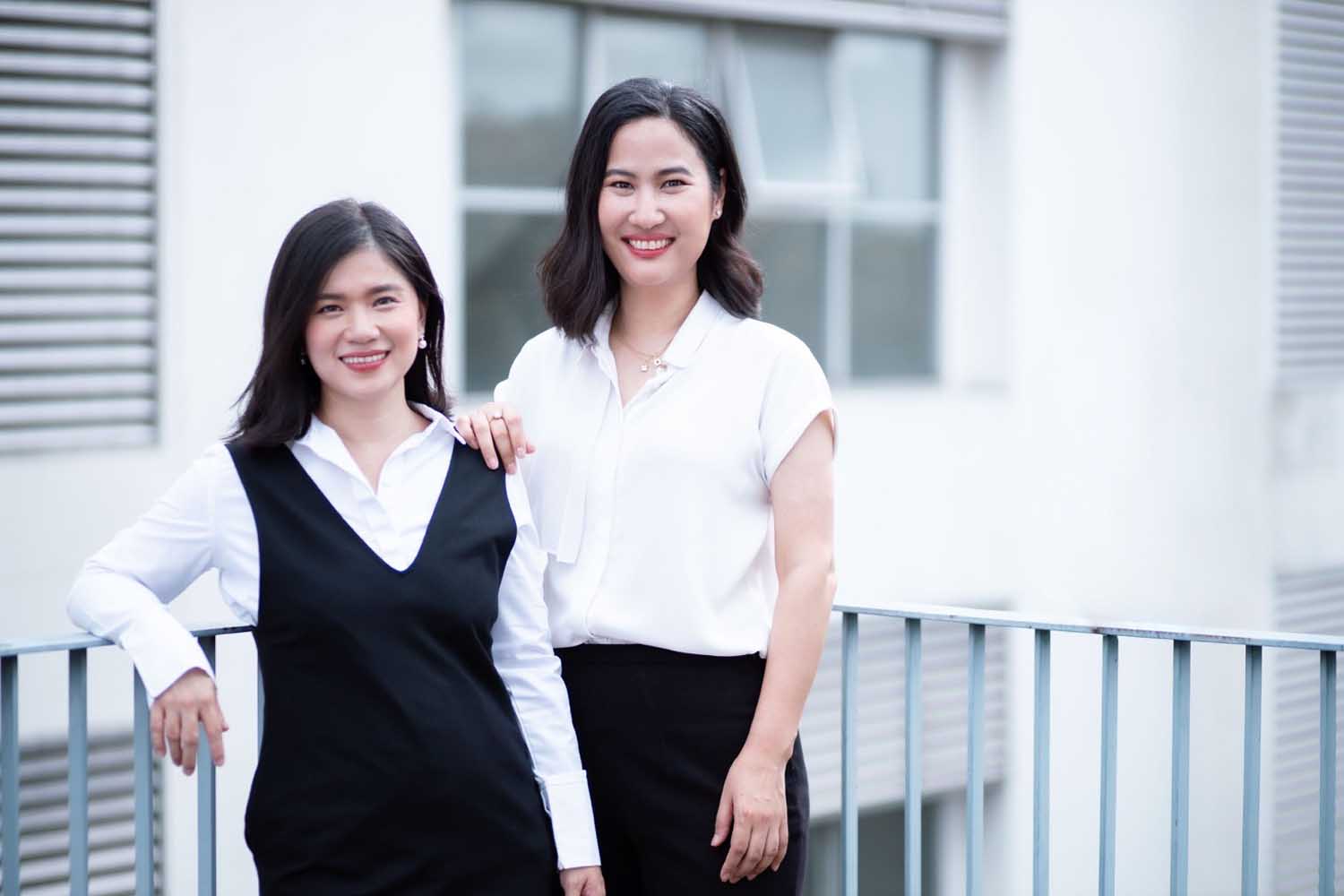 Suthira Taychakhoonavudh (tr&aacute;i) v&agrave; Waranyoo Phoolcharoen - hai nh&agrave; đồng s&aacute;ng lập của&nbsp;Baiya Phytopharm - Ảnh: Cnet