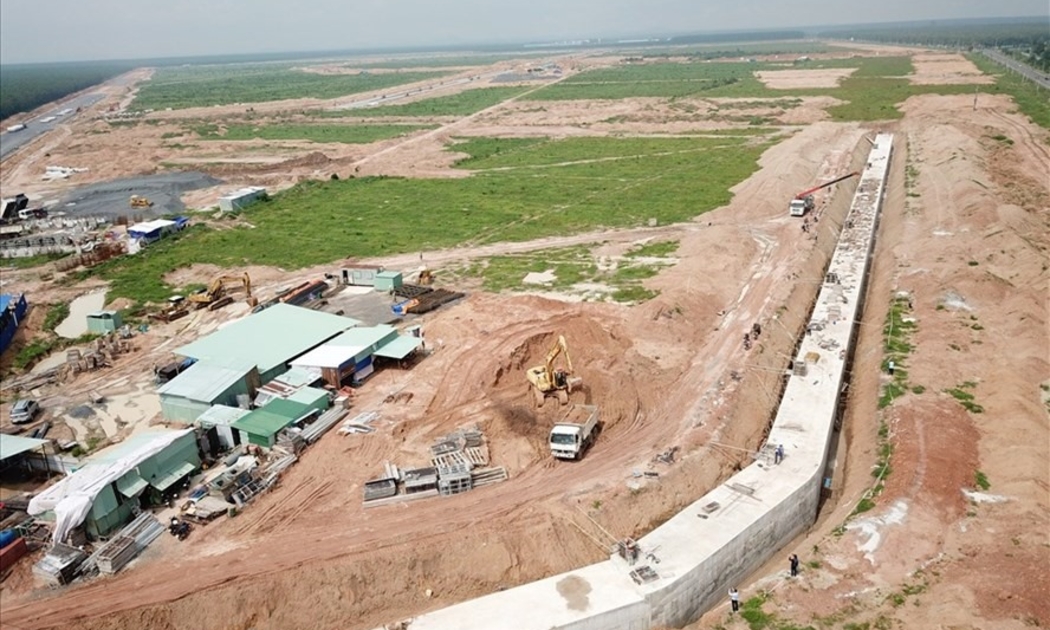 Sân bay quốc tế Long Thành được xây dựng theo 3 giai đoạn, giai đoạn 1 dự kiến sẽ hoàn thành vào tháng 01/2025. Trong ảnh: Công trường dự án sân bay Long Thành.