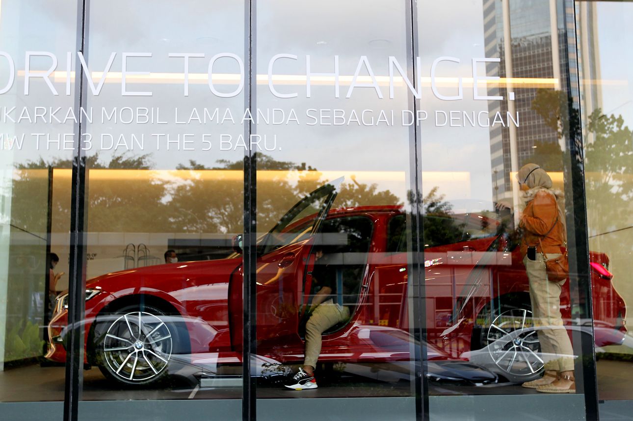 BMW bán được 2,5 triệu xe trên toàn cầu trong năm 2021 - Ảnh: WSJ
