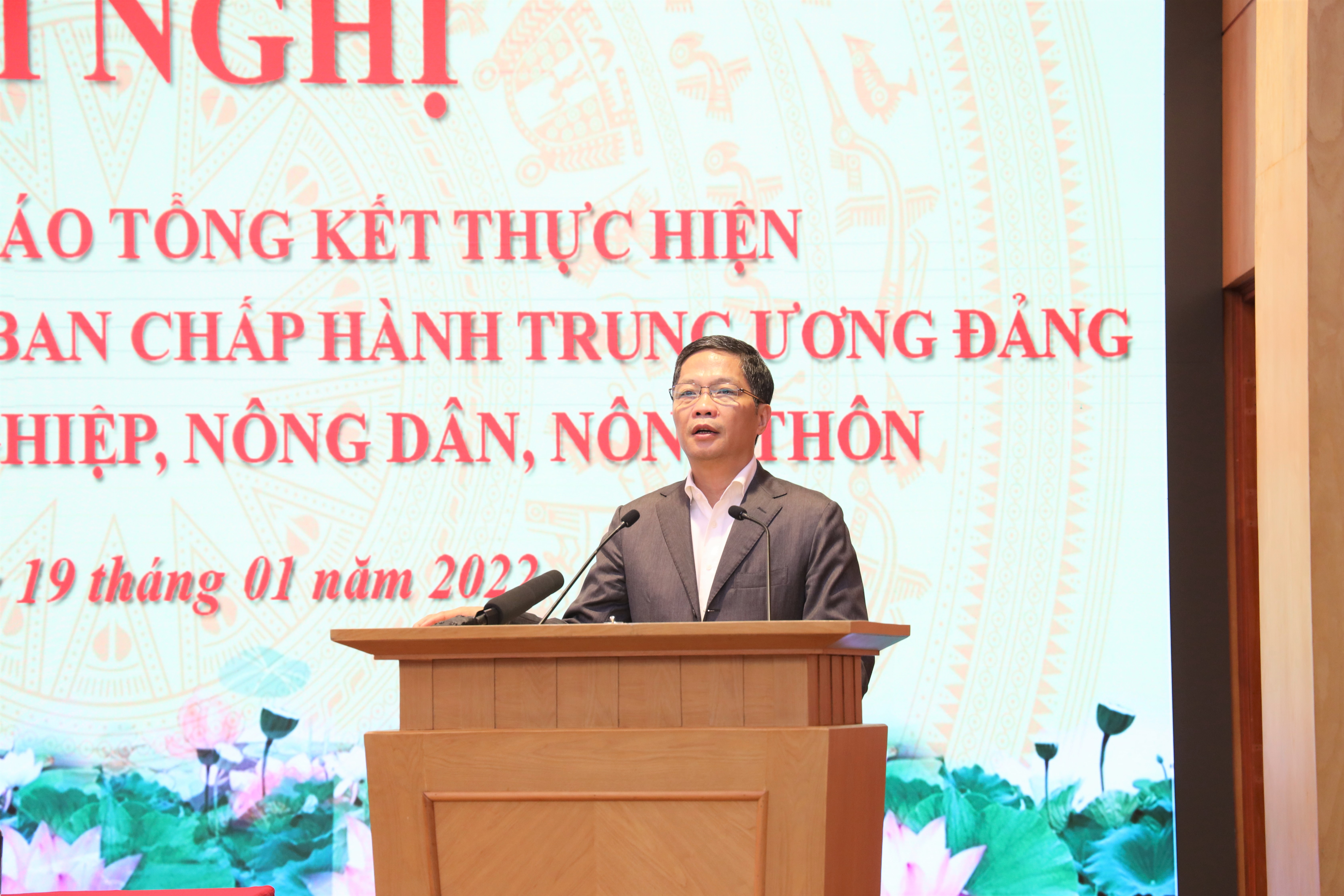 Đồng ch&iacute; Trần Tuấn Anh, Trưởng Ban Kinh tế Trung ương ph&aacute;t biểu tại Hội nghị.