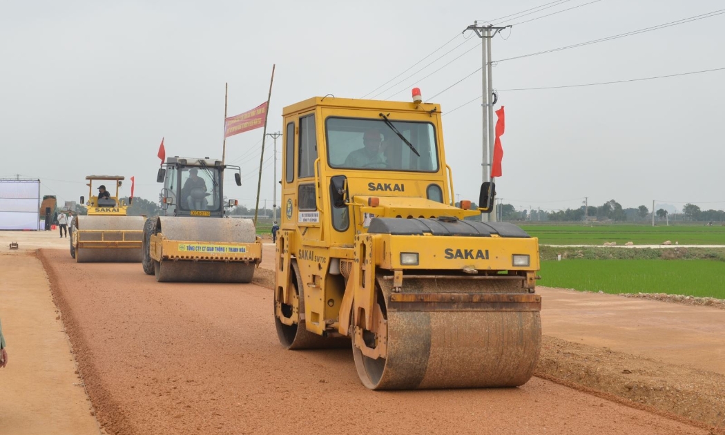 Bộ Giao thông vận tải phát động phong trào thi đua trên công trường thi công, khích lệ cán bộ, người lao động nỗ lực vượt khó.
