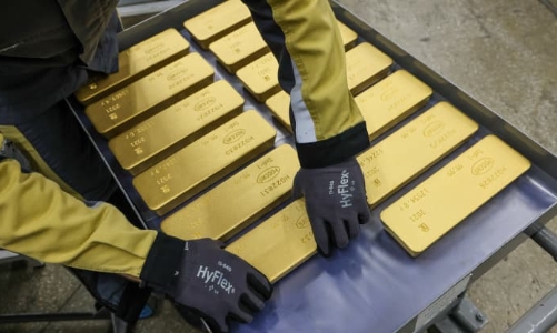 Vàng thế giới tụt giá vì lợi suất trái phiếu tăng, trong nước đi ngang