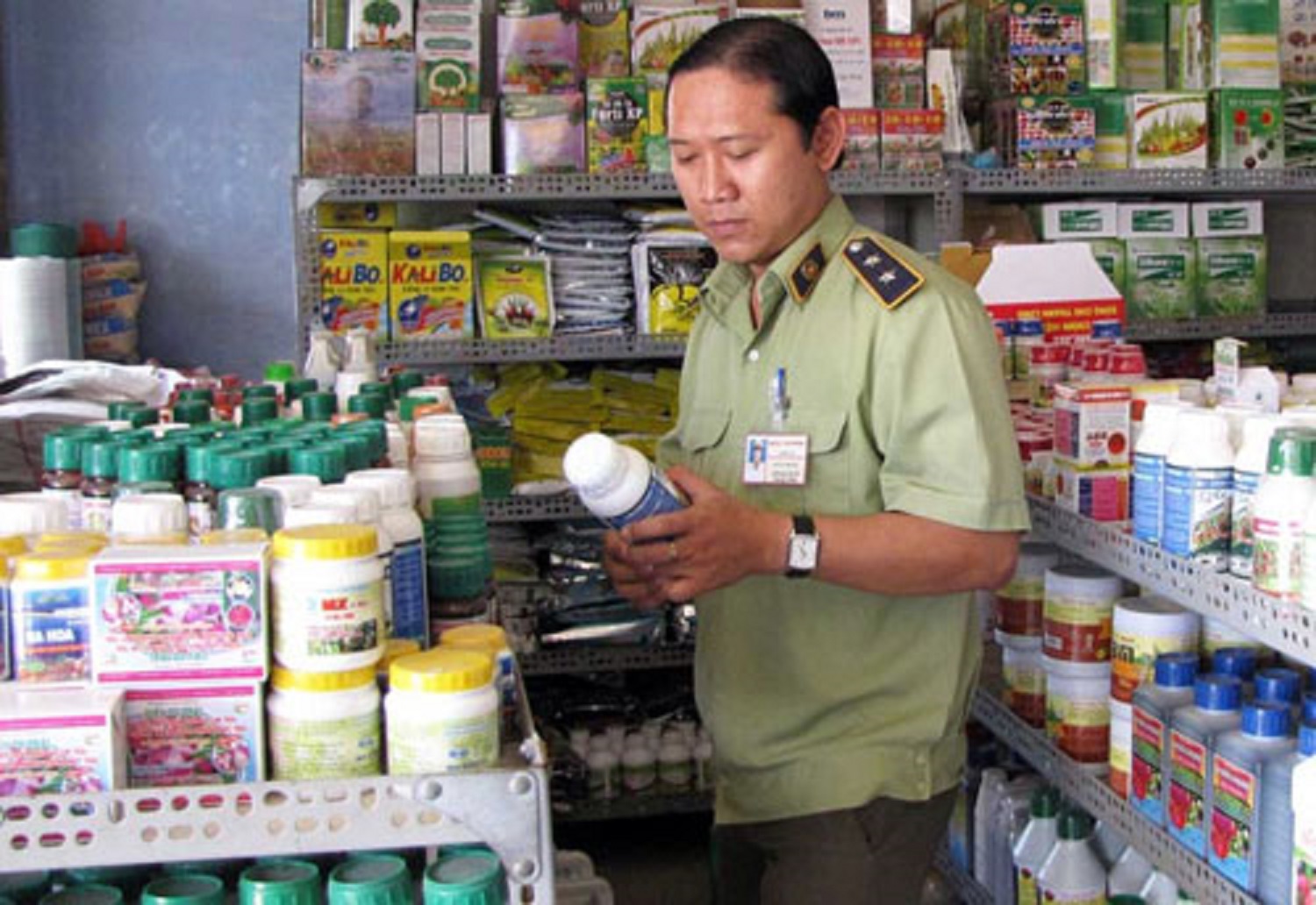 Quản lý chặt chất lượng vật tư nông nghiệp.