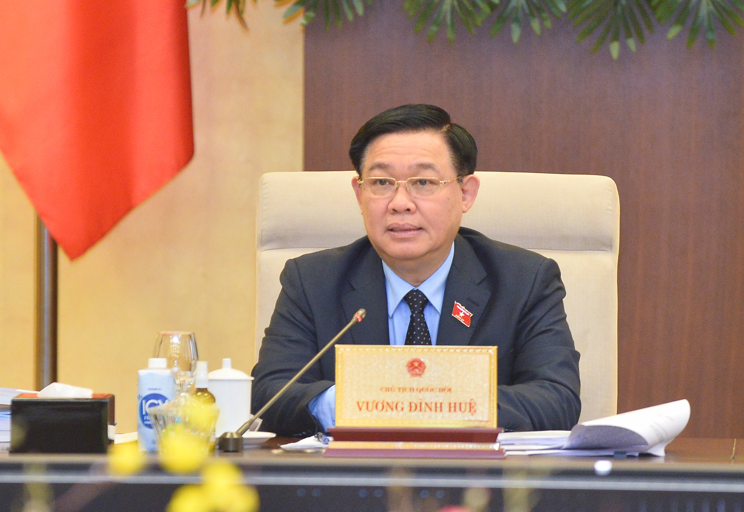 Chủ tịch Quốc hội tham gia thảo luận tại phiên họp - Ảnh: Quochoi.vn