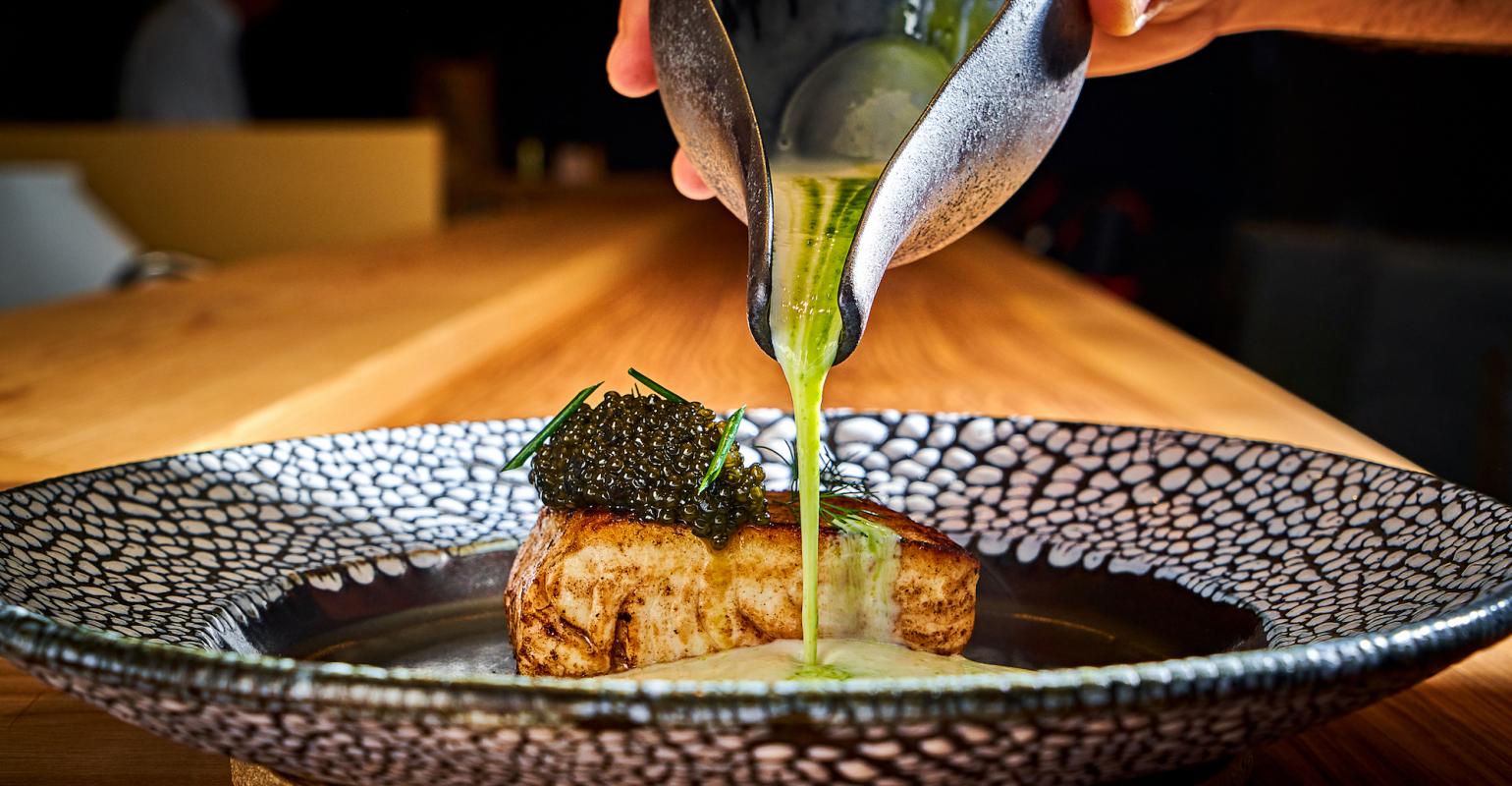 Chỉ&nbsp;tư c&aacute;ch th&agrave;nh vi&ecirc;n được mua bằng Ethereum, c&ograve;n c&aacute;c m&oacute;n ăn v&agrave; đồ uống trong qu&aacute;n bar vẫn được t&iacute;nh bằng đ&ocirc; la Mỹ.