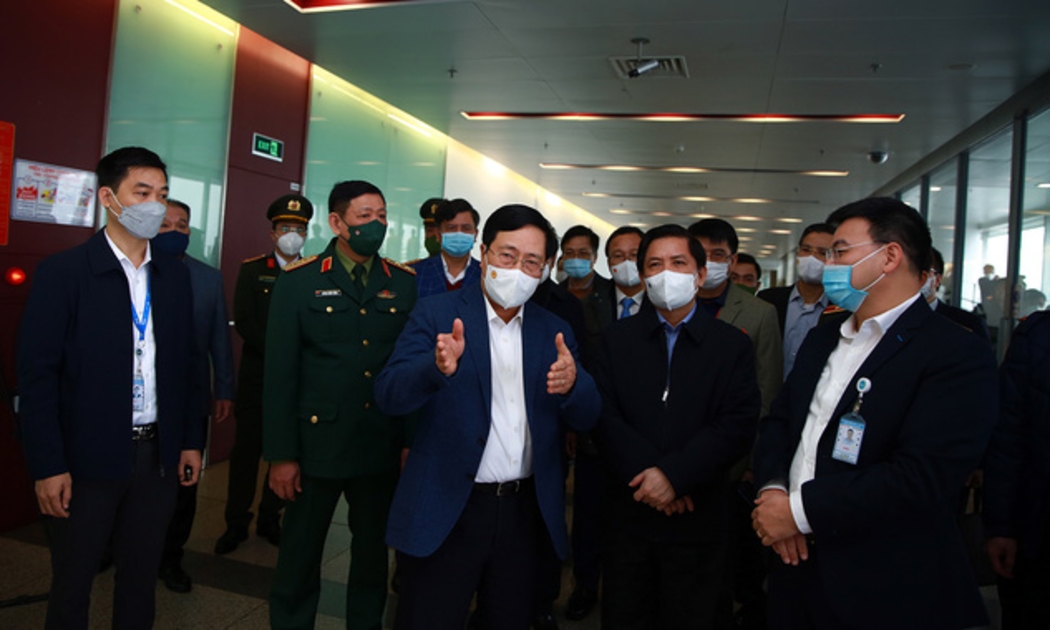Phó Thủ tướng thường trực Chính phủ Phạm Bình Minh làm việc và kiểm tra thực tế tại Cảng Hàng không quốc tế Nội Bài.