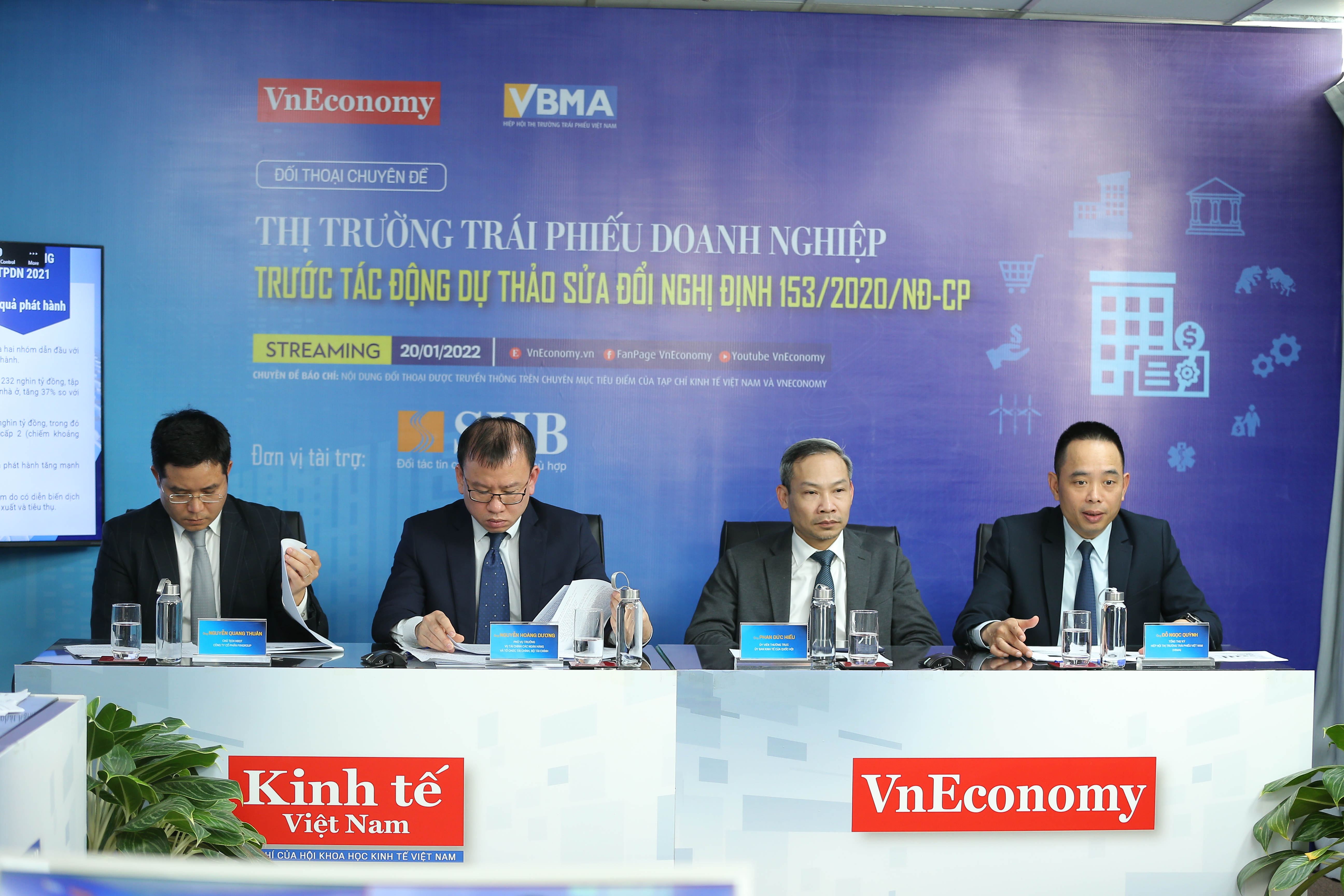 Các diễn giả tham gia đối thoại chuyên đề Thị trường trái phiếu doanh nghiệp. 