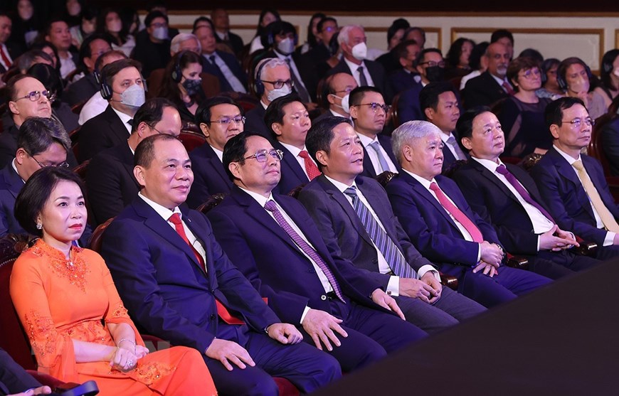 Thủ tướng v&agrave; c&aacute;c đại biểu tham dự lễ trao giải - Ảnh: TTXVN