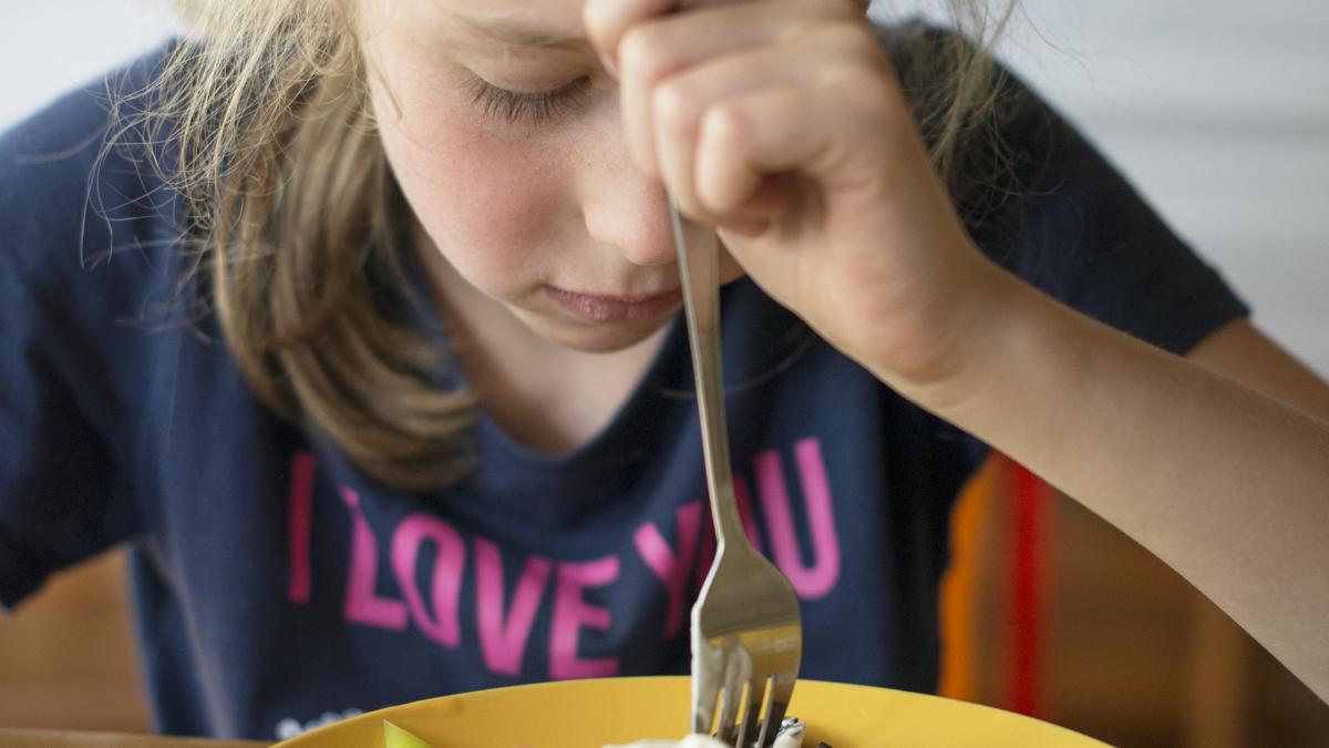 Covid-19 ảnh hưởng đến khứu gi&aacute;c của trẻ một c&aacute;ch kỳ lạ, khiến trẻ ch&aacute;n gh&eacute;t những m&oacute;n ăn ch&uacute;ng từng y&ecirc;u th&iacute;ch.