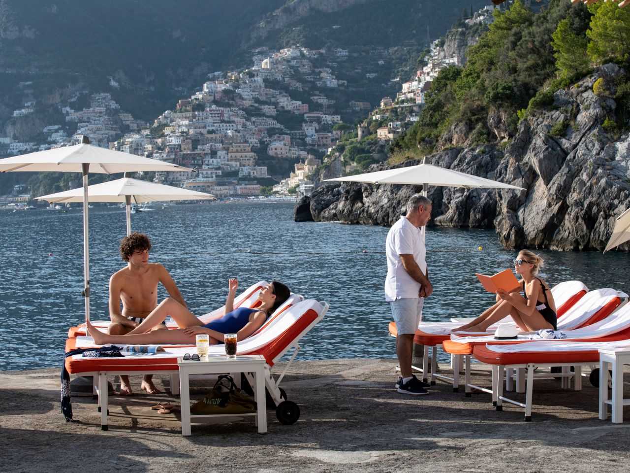 Du khách có xu  hướng "chơi lớn" trong năm 2022 - Ảnh: WSJ