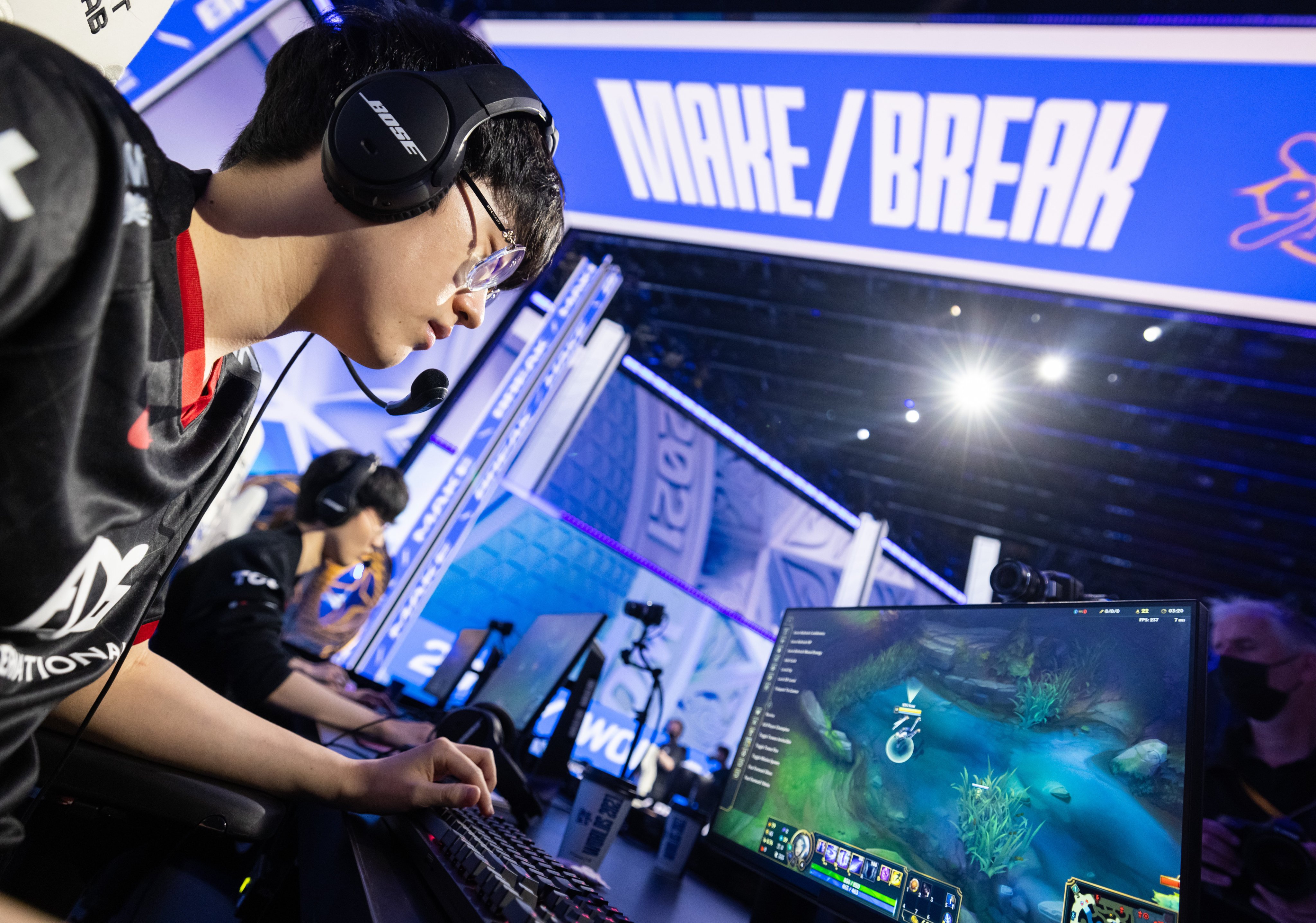 Người dùng internet Trung Quốc cũng chịu ảnh hưởng lớn trước các quy định mới nghiêm ngặt hơn của nhà chức trách - Ảnh: AFP
