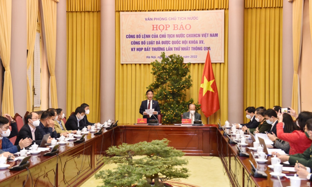 Buổi họp báo công bố Lệnh của Chủ tịch nước về Luật sửa đổi, bổ sung một số điều của 9 luật - Ảnh: VGP
