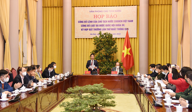 Buổi họp báo công bố Lệnh của Chủ tịch nước về Luật sửa đổi, bổ sung một số điều của 9 luật - Ảnh: VGP