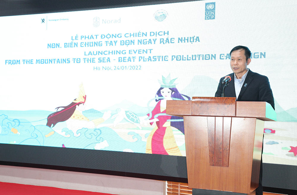 Phát động chiến dịch dọn ngay rác thải nhựa.
