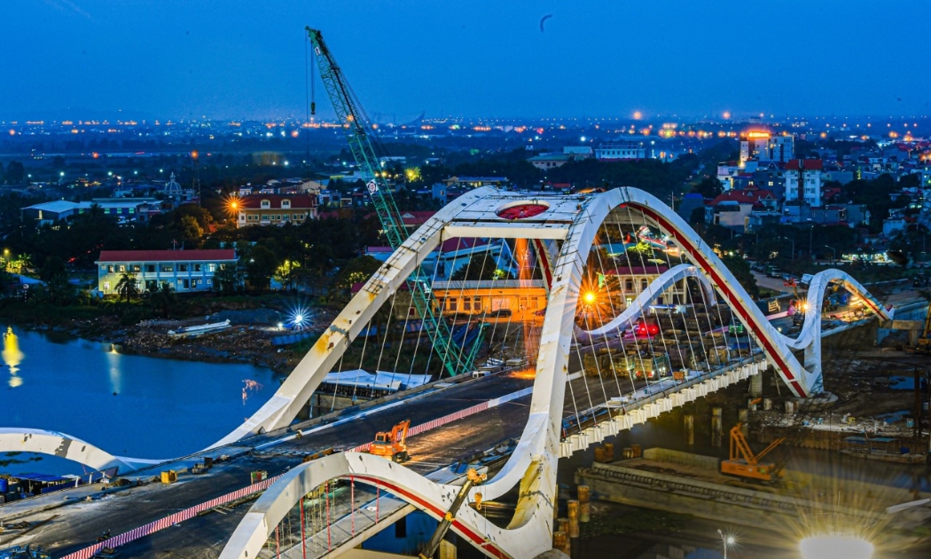 Cầu Rào mới là công trình vĩnh cửu với chiều dài khoảng 456,5m, rộng 30,5m.