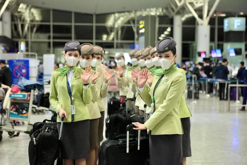 Ti&ecirc;́p vi&ecirc;n hãng hàng kh&ocirc;ng Bamboo Airways.