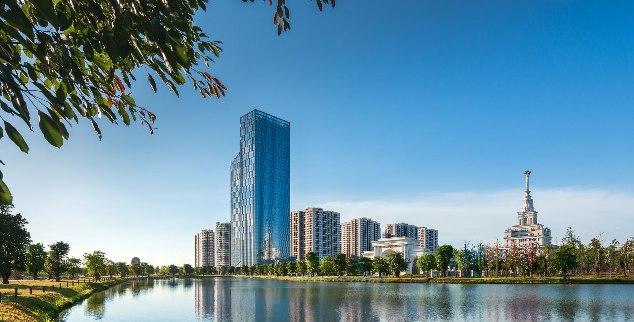 Bao quanh tòa tháp TechnoPark Tower là không gian sinh thái rộng tới 117 ha, gồm nhiều kỳ quan được kiến tạo trong lòng đại đô thị Vinhomes Ocean Park,