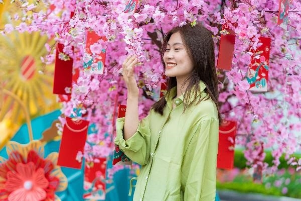 Khung cảnh b&igrave;nh minh lung linh c&ugrave;ng Vincom Mega Mall Ocean Park, đ&oacute;n ch&agrave;o những buổi s&aacute;ng 2022 tr&agrave;n đầy năng lượng, vui vẻ, hạnh ph&uacute;c.