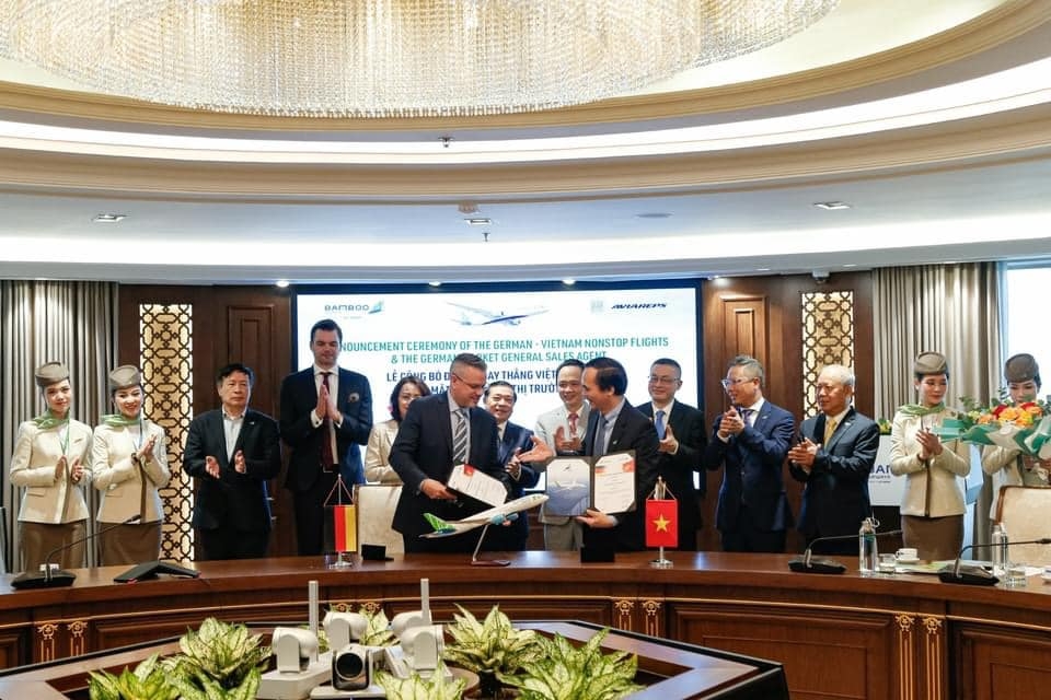 Bamboo Airways đ&atilde; tiến h&agrave;nh c&ocirc;ng bố đường bay thẳng Việt Nam - Đức, ra mắt Tổng đại l&yacute; thị trường Đức v&agrave; mở b&aacute;n v&eacute; đường bay thẳng Việt Nam - Đức ngay từ 24/1/2022.