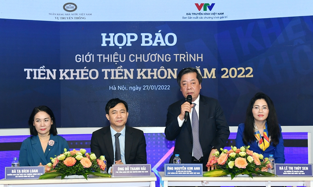 Phó thống đốc Ngân hàng Nhà nước Việt Nam Nguyễn Kim Anh phát biểu tại họp báo