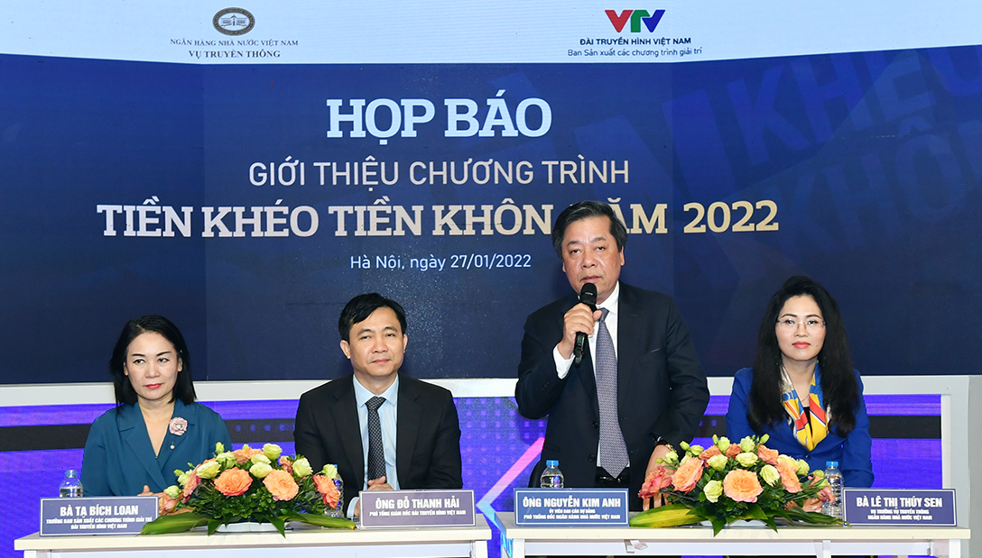 Phó thống đốc Ngân hàng Nhà nước Việt Nam Nguyễn Kim Anh phát biểu tại họp báo