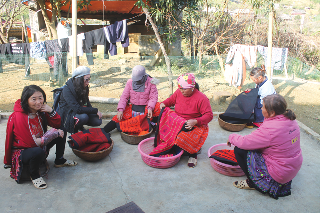 Đan thổ cẩm ở bản Hua Tạt