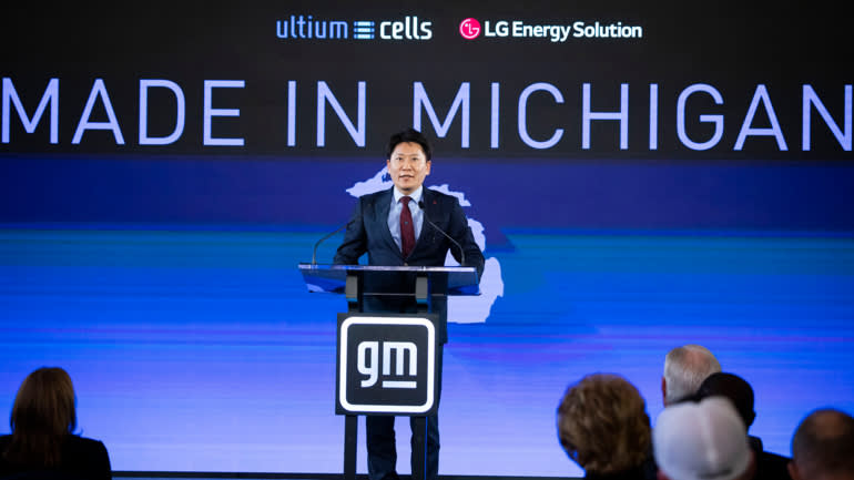 Dong-Myung Kim, Giám đốc Bộ phận Kinh doanh Pin Ô tô Tiên tiến của LG Energy Solution, tại một sự kiện ngày 25/1 ở Lansing, Michigan. LG Energy và General Motors có kế hoạch xây dựng nhà máy pin xe điện mới tại bang này - Ảnh: Getty Images