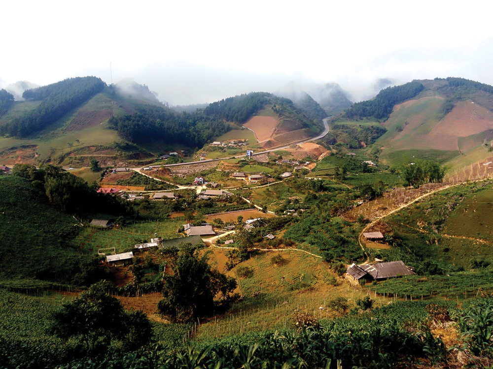 Quang cảnh núi non ở bản Hua Tạt