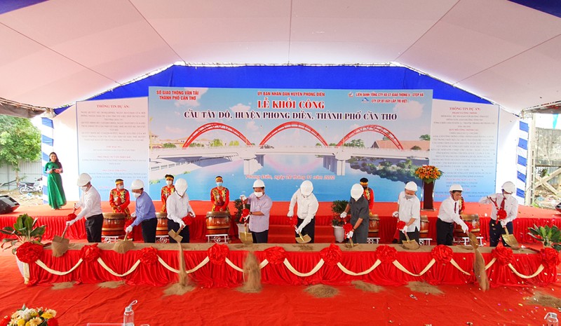 Dự án cầu Tây Đô được khởi công xây dựng hôm 26/01/2022 giúp giải quyết triệt để nút thắt giao thông tại đầu đường tỉnh 926 với điểm giao đường tỉnh 923.