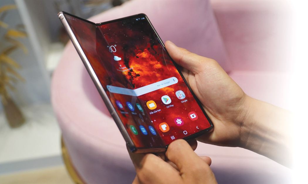 Smartphone màn hình gập, kết nối 5G, cải tiến camera sẽ là xu hướng smartphone 2022.