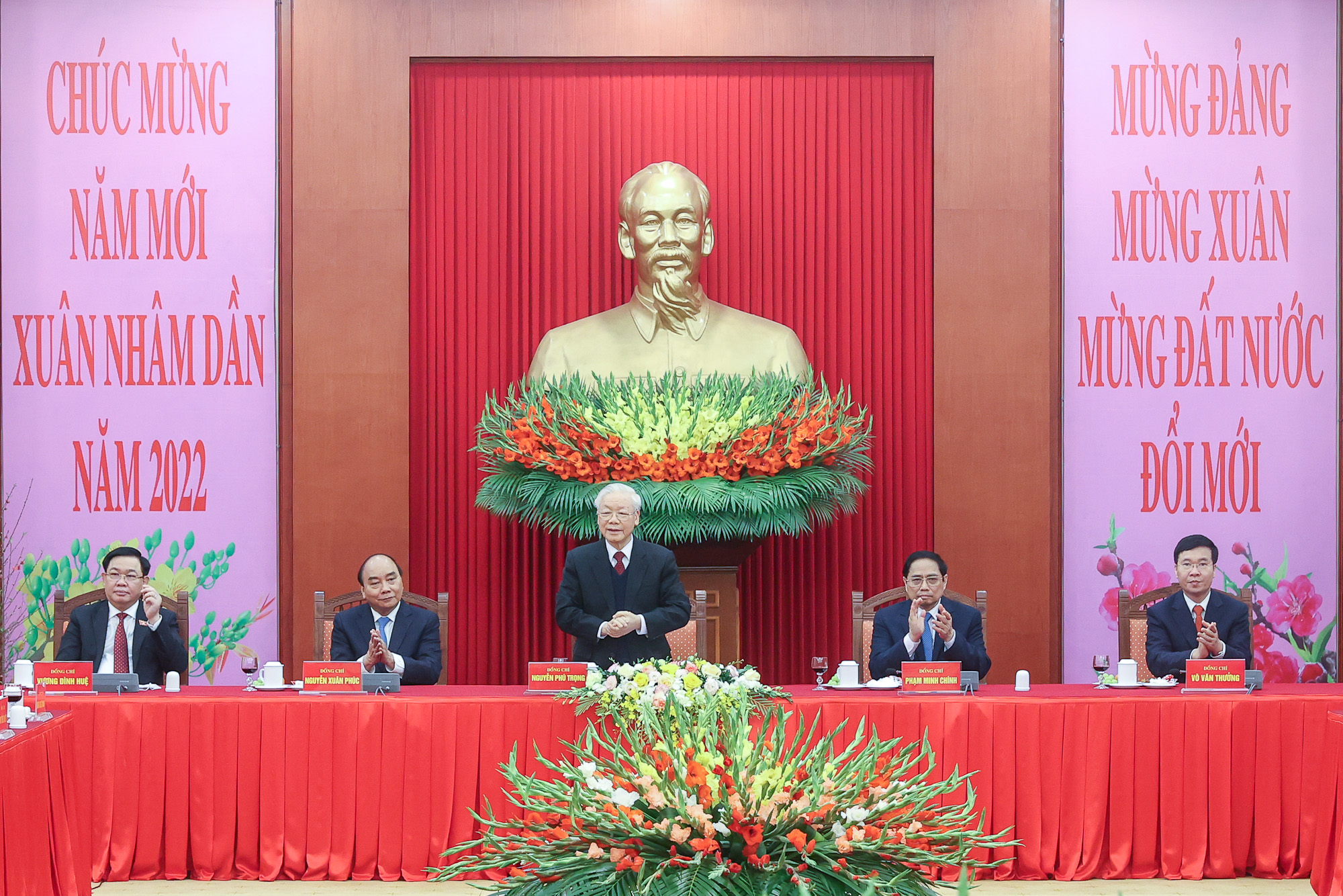Tổng Bí thư Nguyễn Phú Trọng chủ trì cuộc gặp mặt các đồng chí lãnh đạo, nguyên lãnh đạo Đảng, Nhà nước - Ảnh: VGP