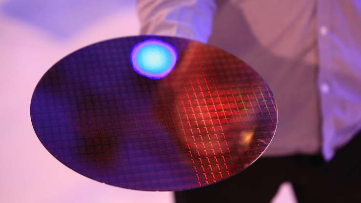 Một tấm silicon bán dẫn - Ảnh: Getty Images