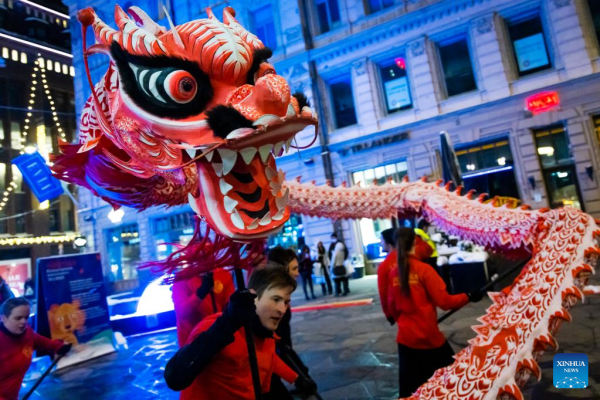 Múa rồng mừng năm mới tại một sự kiện ở Helsinki, Phần Lan ngày 31/1/2022 - Ảnh: Tân Hoa Xã