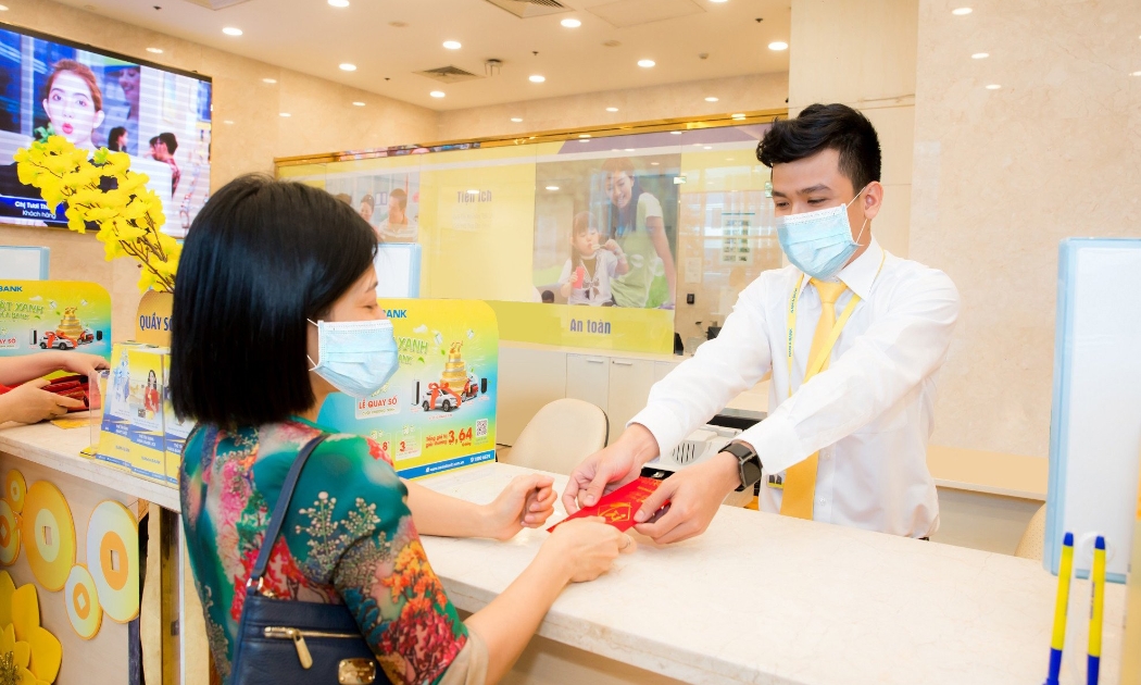 Khách hàng được nhận ngay lì xì may mắn khi giao dịch tại Nam A Bank.