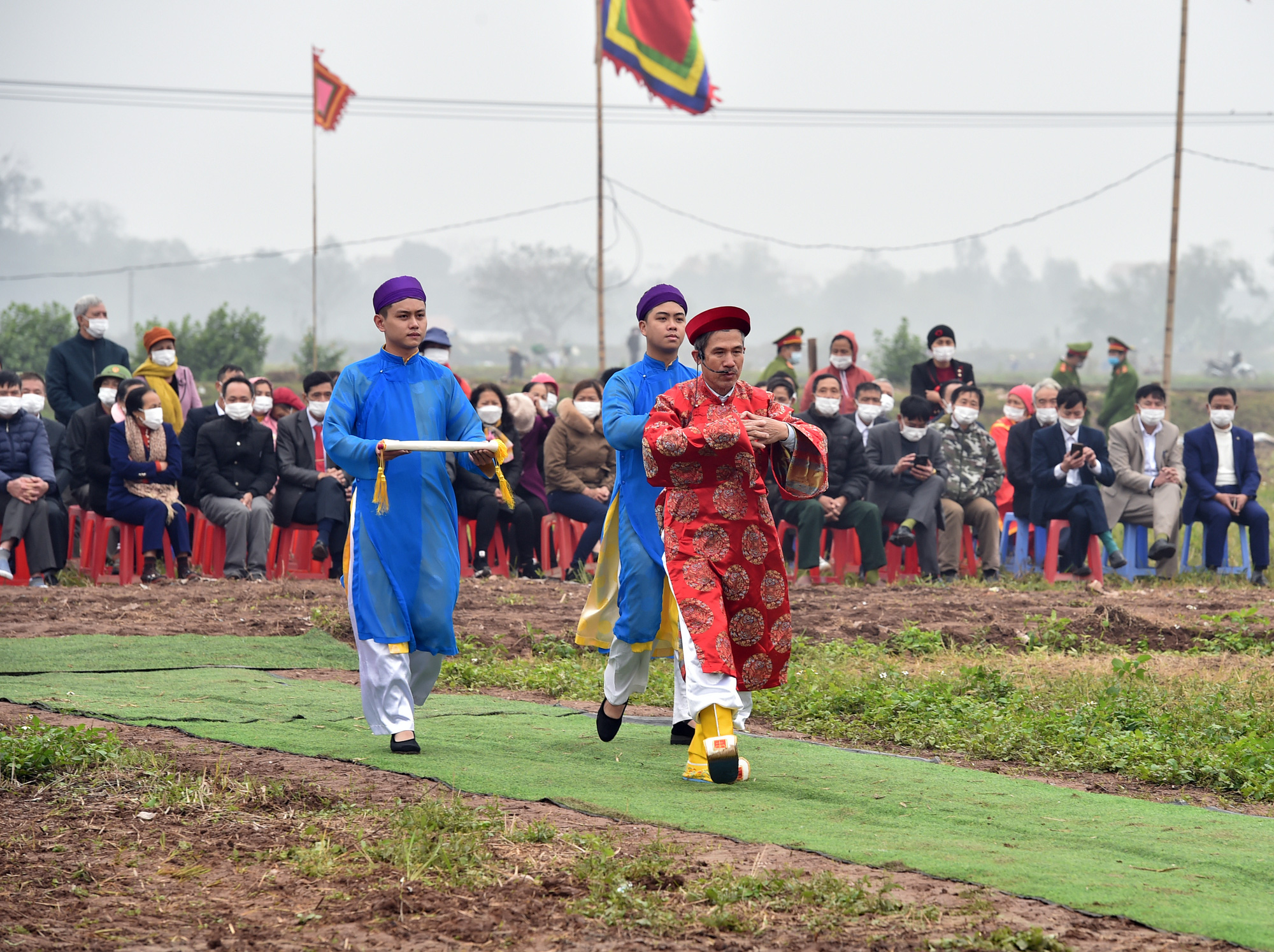 Nghi lễ b&aacute;i yết Thần N&ocirc;ng, cầu một năm mới mưa thuận gi&oacute; h&ograve;a, m&ugrave;a m&agrave;ng bội thu - Ảnh: VGP/Đức Tu&acirc;n