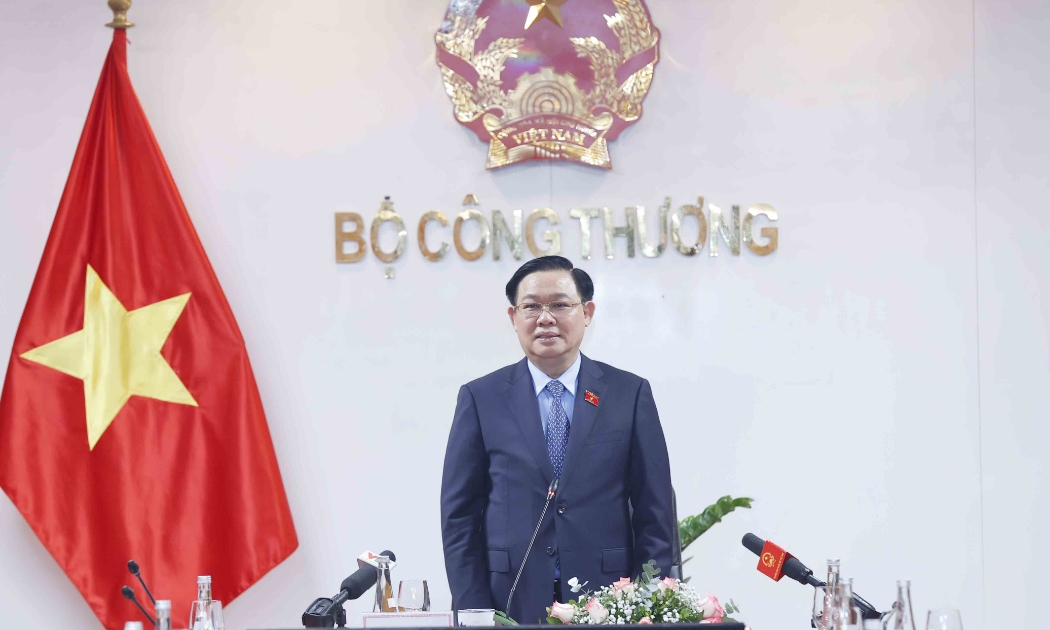 Chủ tịch Quốc hội Vương Đình Huệ tại buổi làm việc với Bộ Công thương sáng 8/2 - Ảnh: Quochoi.vn