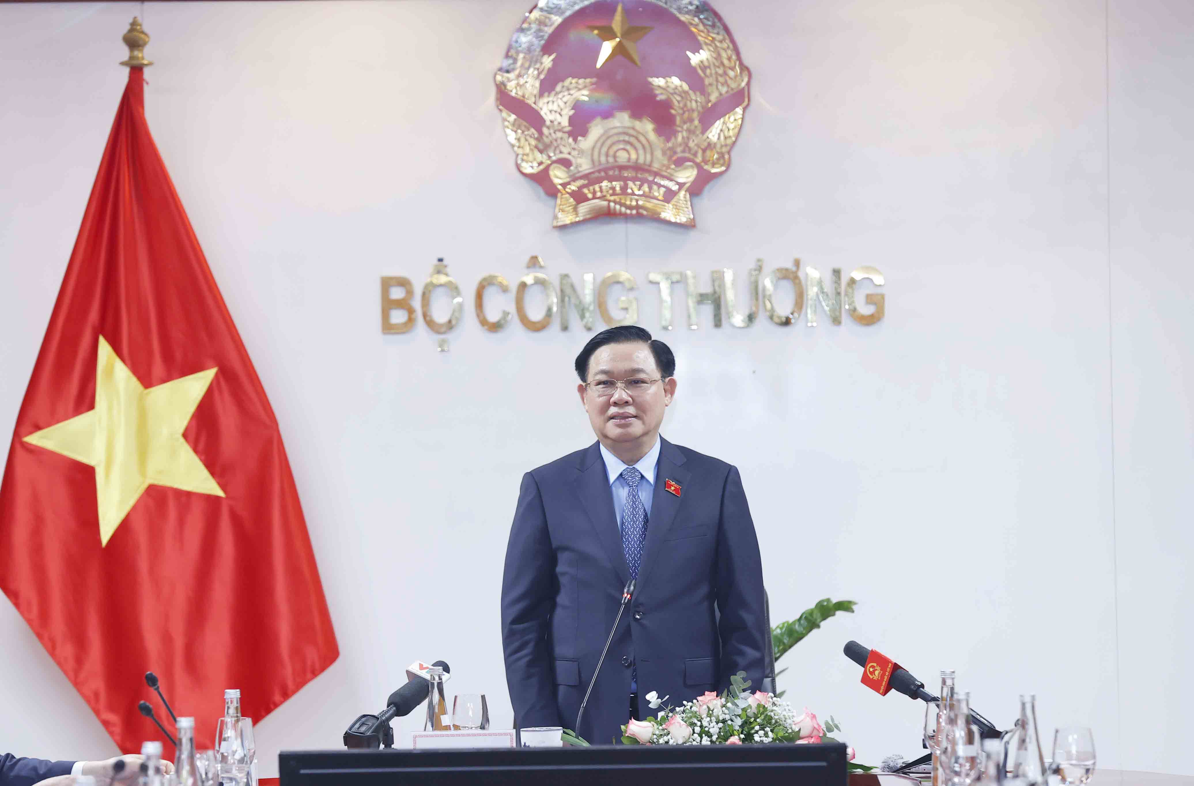 Chủ tịch Quốc hội Vương Đình Huệ tại buổi làm việc với Bộ Công thương sáng 8/2 - Ảnh: Quochoi.vn