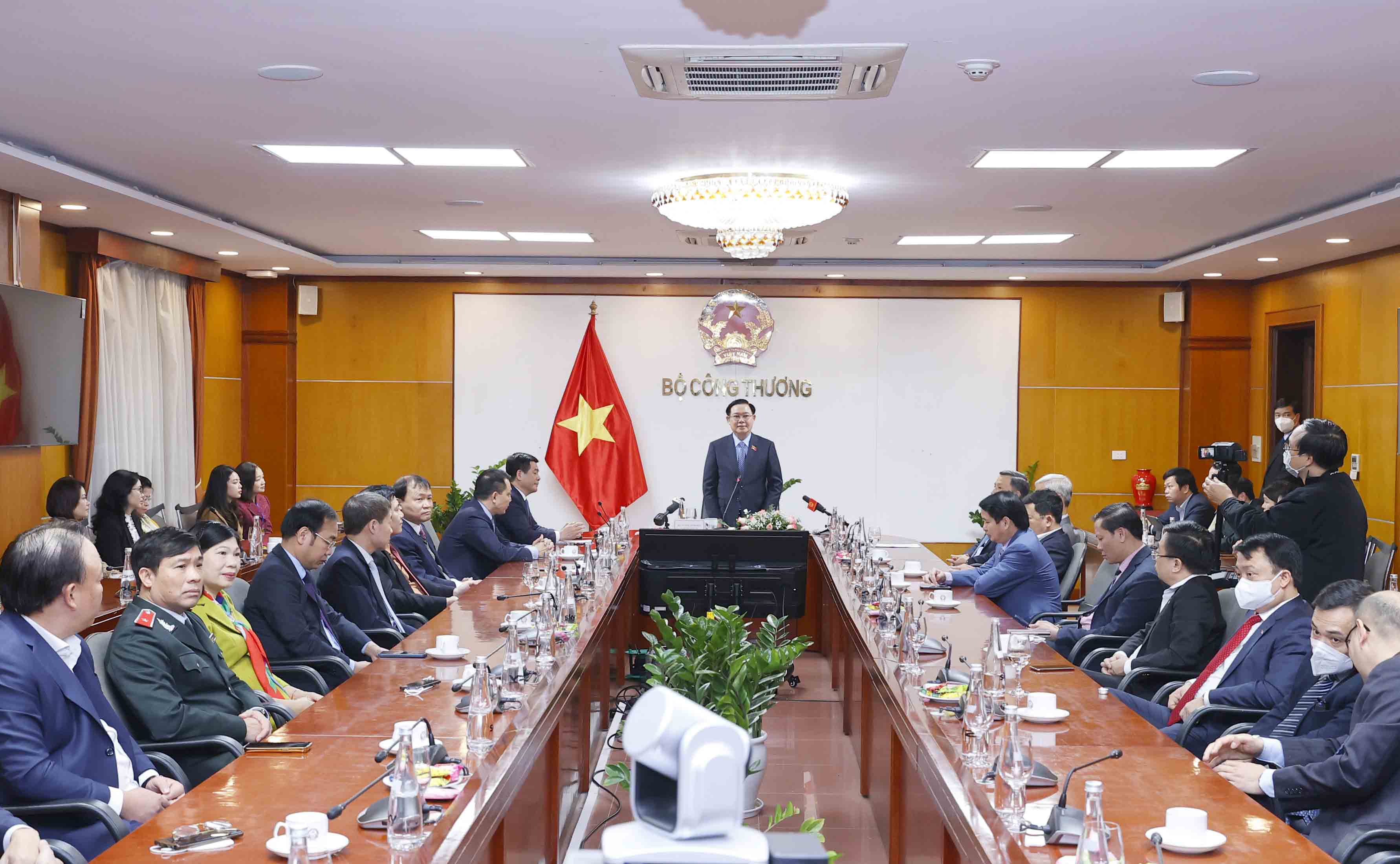 To&agrave;n cảnh buổi l&agrave;m việc - Ảnh: Quochoi.vn