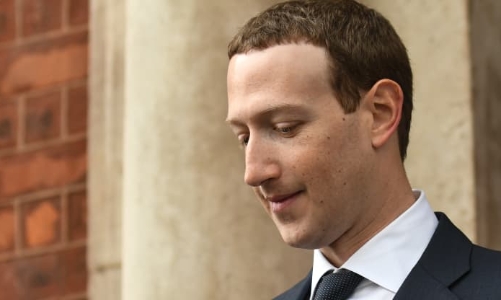 Vốn hoá tụt dưới 600 tỷ USD, Facebook mừng nhiều hơn lo?