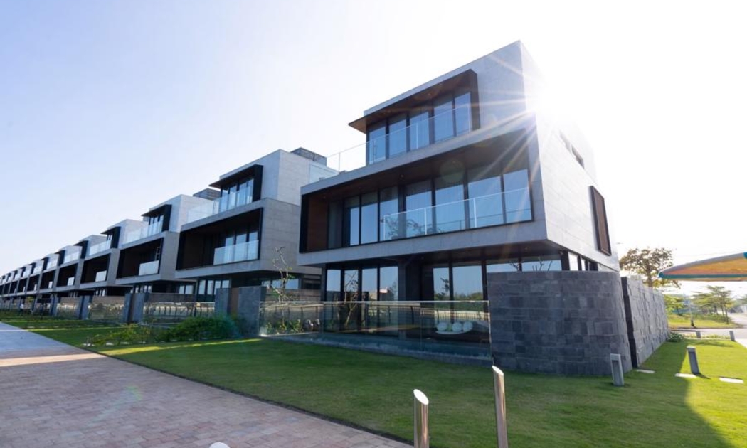 Regal Pavillon Da Nang là chuỗi shophouse sở hữu phố đi bộ thương mại hạng sang đầu tiên tại Đà Nẵng với kiến trúc tân cổ điển châu Âu.