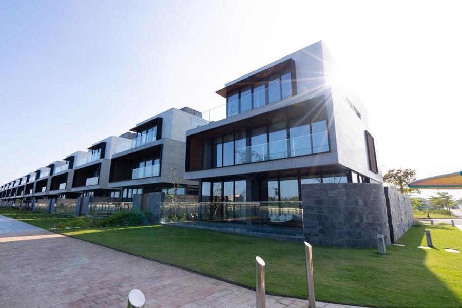 Regal Pavillon Da Nang là chuỗi shophouse sở hữu phố đi bộ thương mại hạng sang đầu tiên tại Đà Nẵng với kiến trúc tân cổ điển châu Âu.