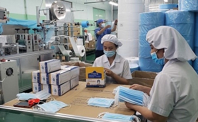 Tạm ngừng kinh doanh tạm nhập, tái xuất mặt hàng khẩu trang y tế, găng tay y tế từ 15/3/2022