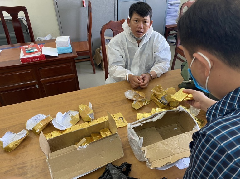 Đối tượng nhập lậu vàng từ biên giới Campuchia về TP.HCM bị cơ quan chức năng tỉnh Tây Ninh bắt giữ