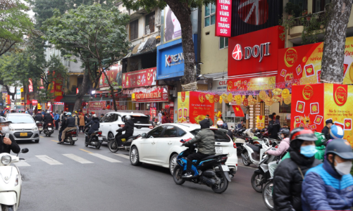 Ngày vía Thần Tài: Người dân xếp hàng mua vàng không đông như mọi năm