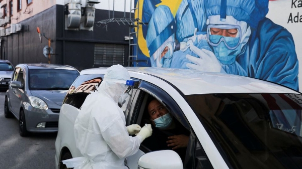 Omicron tiếp tục lây lan, toàn cầu có 400 triệu ca nhiễm Covid-19