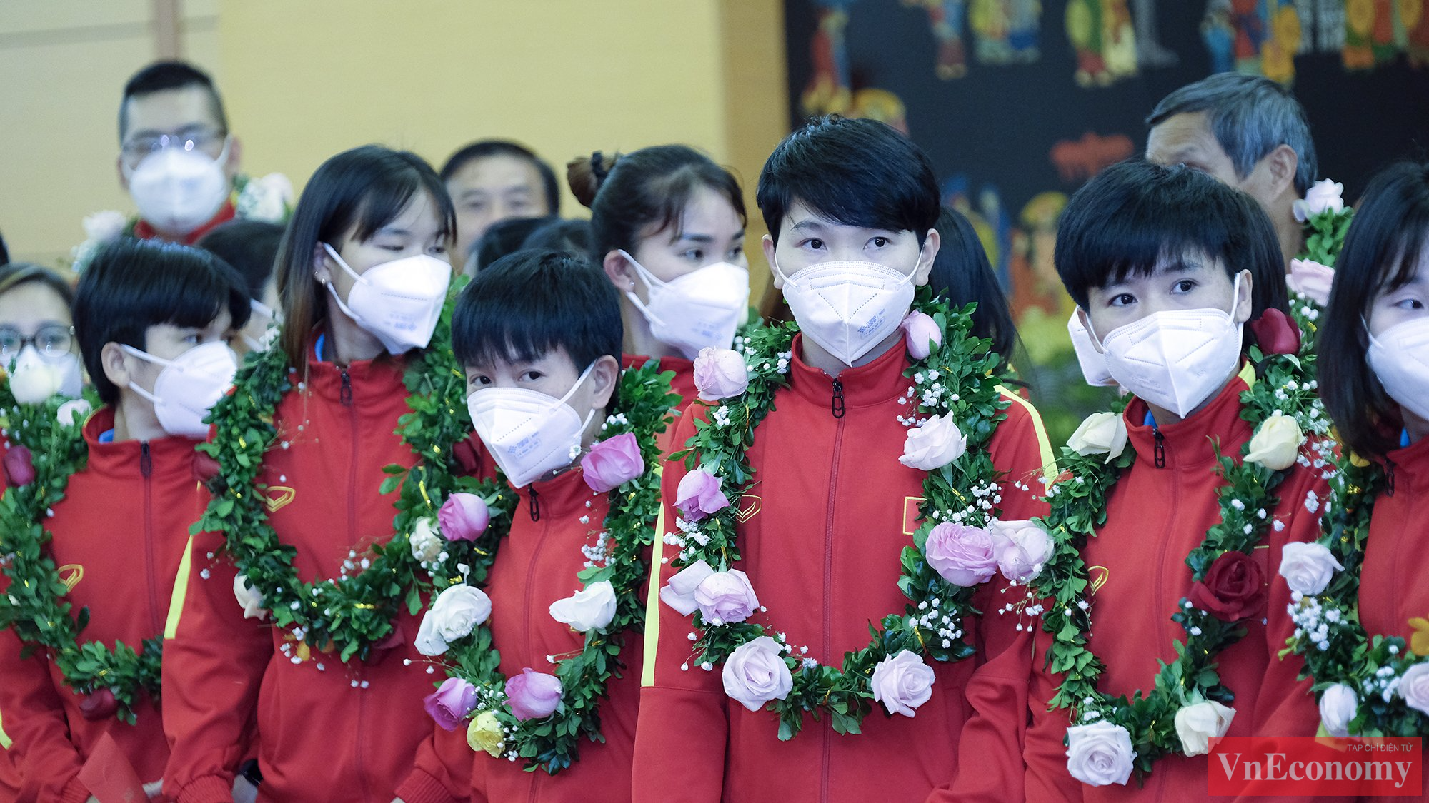 Thay mặt đội tuyển nữ, HLV Mai Đức Chung cảm ơn sự quan t&acirc;m của c&aacute;c cấp l&atilde;nh đạo v&agrave; người h&acirc;m mộ, gi&uacute;p đội tuyển nữ Việt Nam vượt mọi gian khổ để l&agrave;m n&ecirc;n lịch sử với tấm v&eacute; dự World Cup nữ 2023.