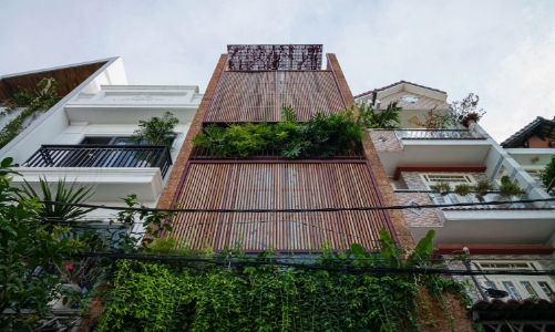 Căn nhà 8 cửa xoay như đang “thở” giữa TP.HCM