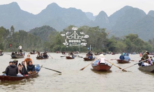 Khu di tích thắng cảnh Hương Sơn đã chính thức bán vé tham quan từ 5h sáng ngày 11/2