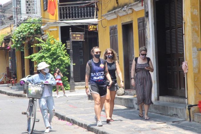 Vietnam sets tourist targets